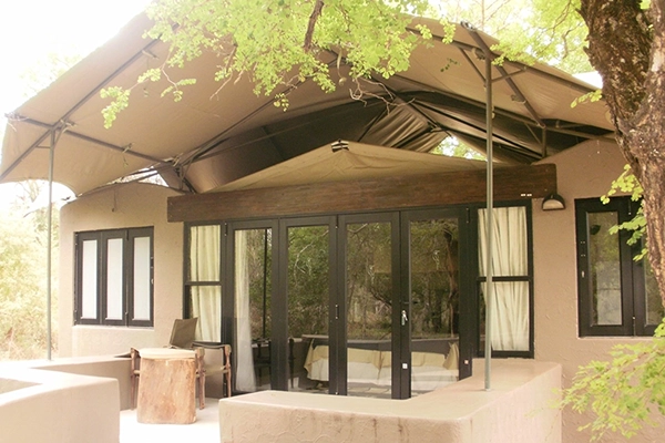 2-bed semi-view chalet at Nselweni Bush Lodge overlooking the Black iMfolozi River
