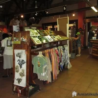 hilltop-camp-hluhluwe-game-reserve-park-curio-shop